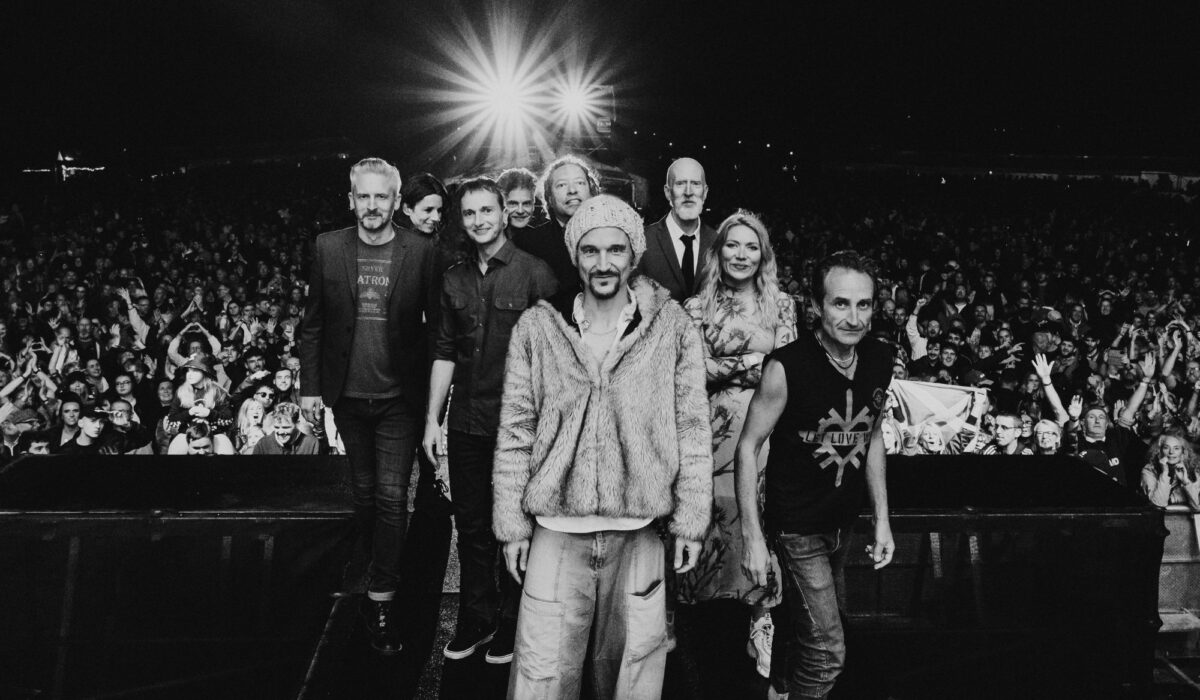 James announce new album and UK tour with Razorlight img