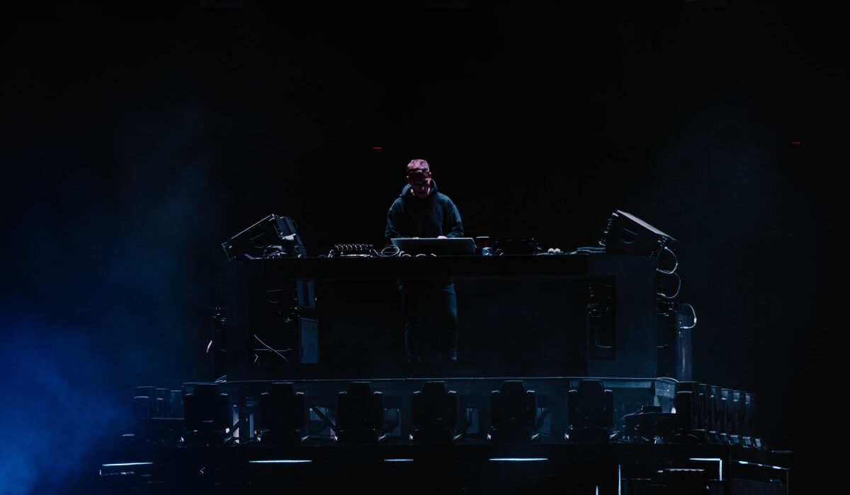 Kaskade Revitalizes "REDUX" Series With Cinematic Sixth Chapter: Listen img