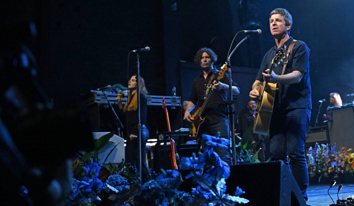 Noel Gallagher hits out at VAR in Premier League and “disastrous” Howard Webb img