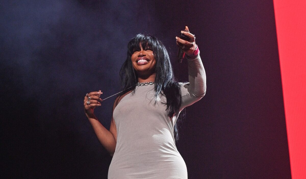 SZA teases “intimate mini tour” for ‘SOS’ deluxe album ‘Lana’ img