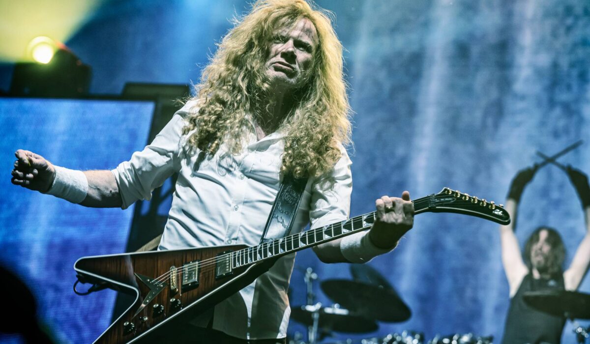 Watch Dave Mustaine kick security guards out of Megadeth gig: “I hate bullies” img