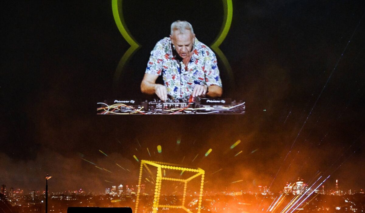Watch Fatboy Slim perform on world’s biggest holographic stage img