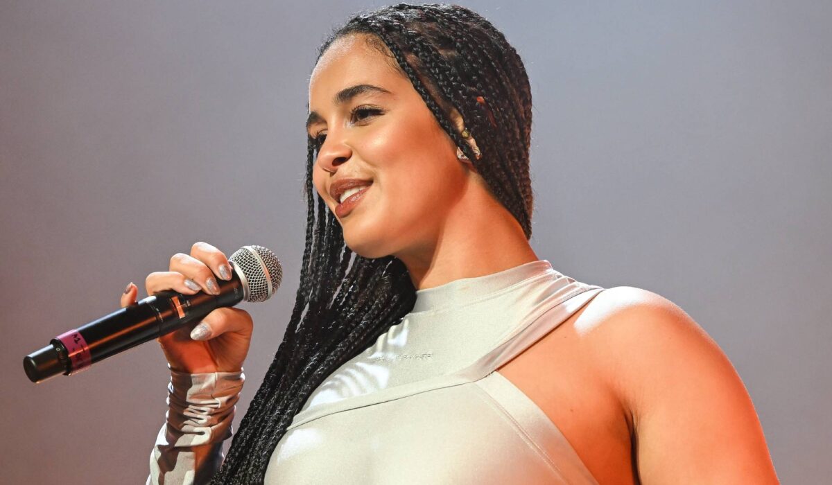 Watch Jorja Smith sing a medley of new songs on ‘Jimmy Fallon’ img