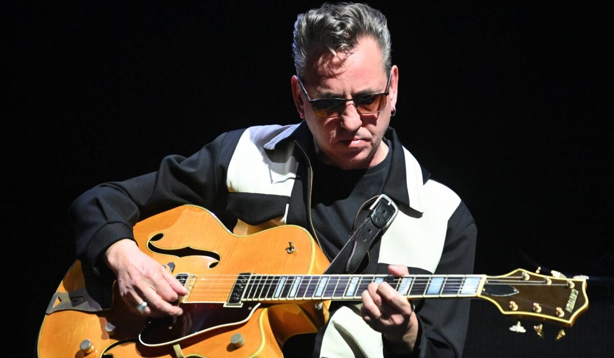 Watch Richard Hawley celebrate new greatest hits album with intimate live set from The Grapes in Sheffield img