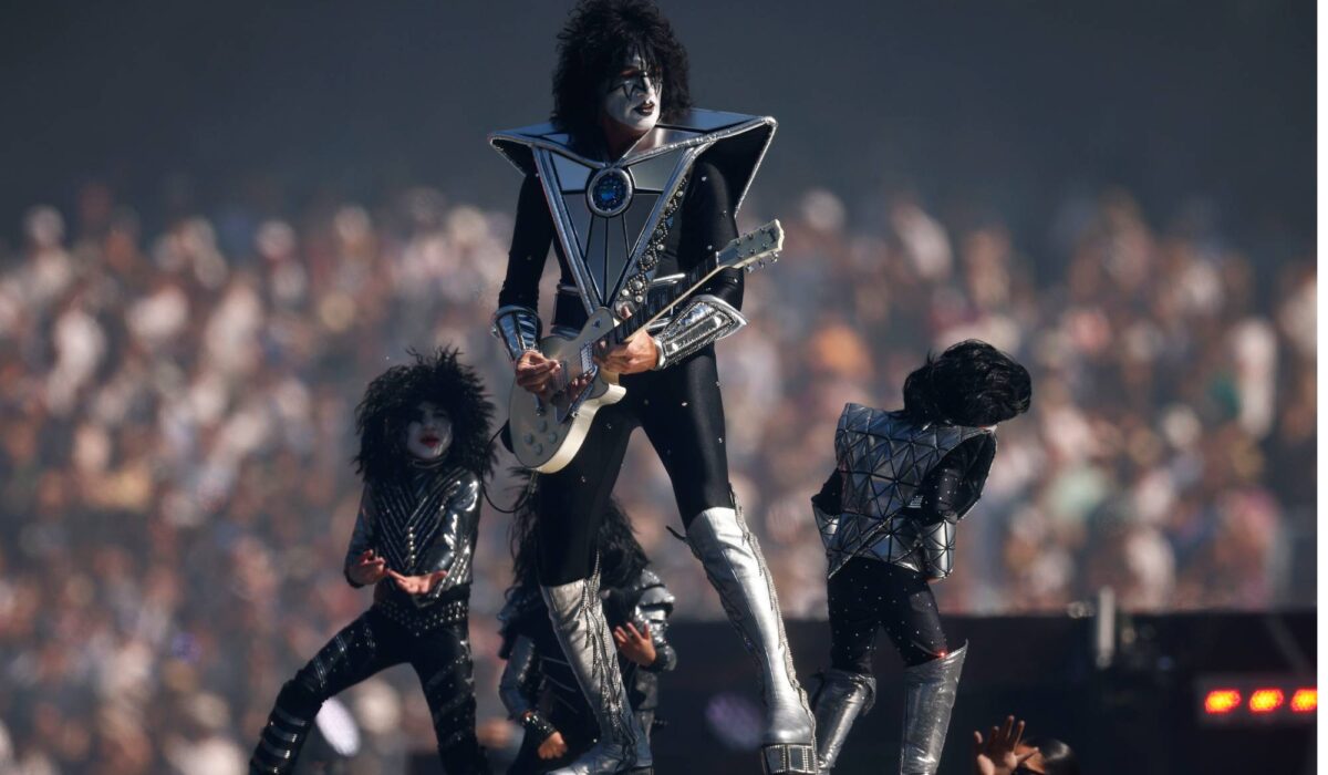 Widow of KISS guitar tech suing band for wrongful COVID death img