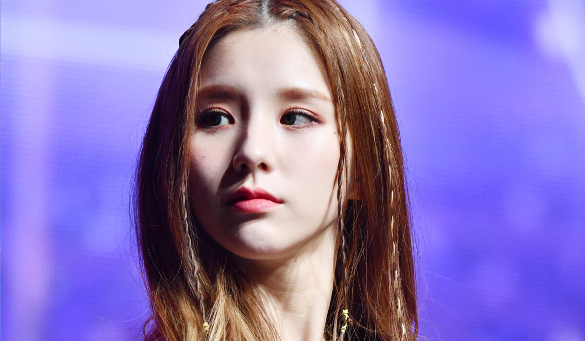ARTMS’ HeeJin say she hasn’t “made celebrity friends” since debut img