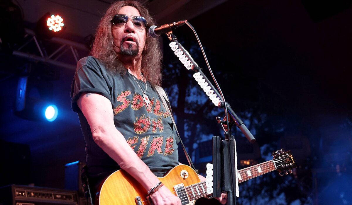 Ace Frehley says new solo album will make Paul Stanley “look like an imbecile” img