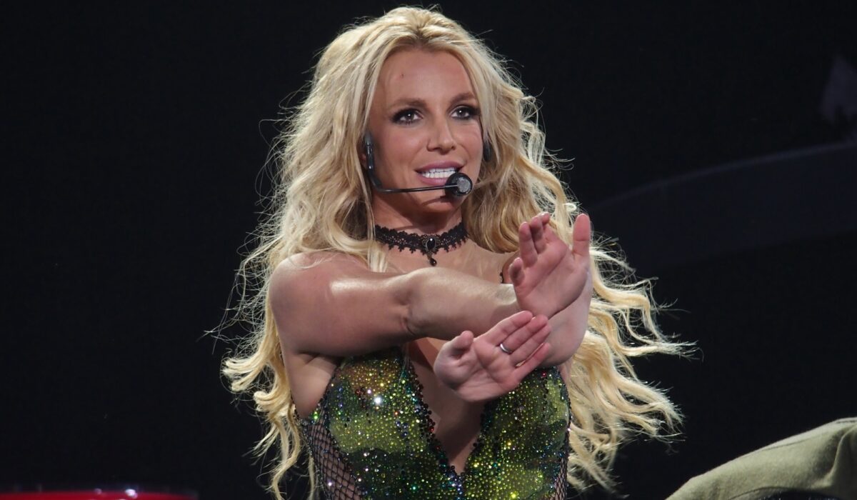 Britney Spears’ supervisor manufacturers ‘SNL’ skit on singer “pathetic” img