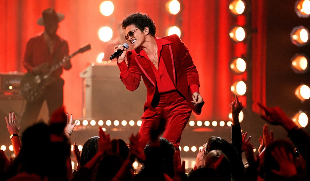 Bruno Mars teams up with Fender for classic-inspired signature Stratocaster img