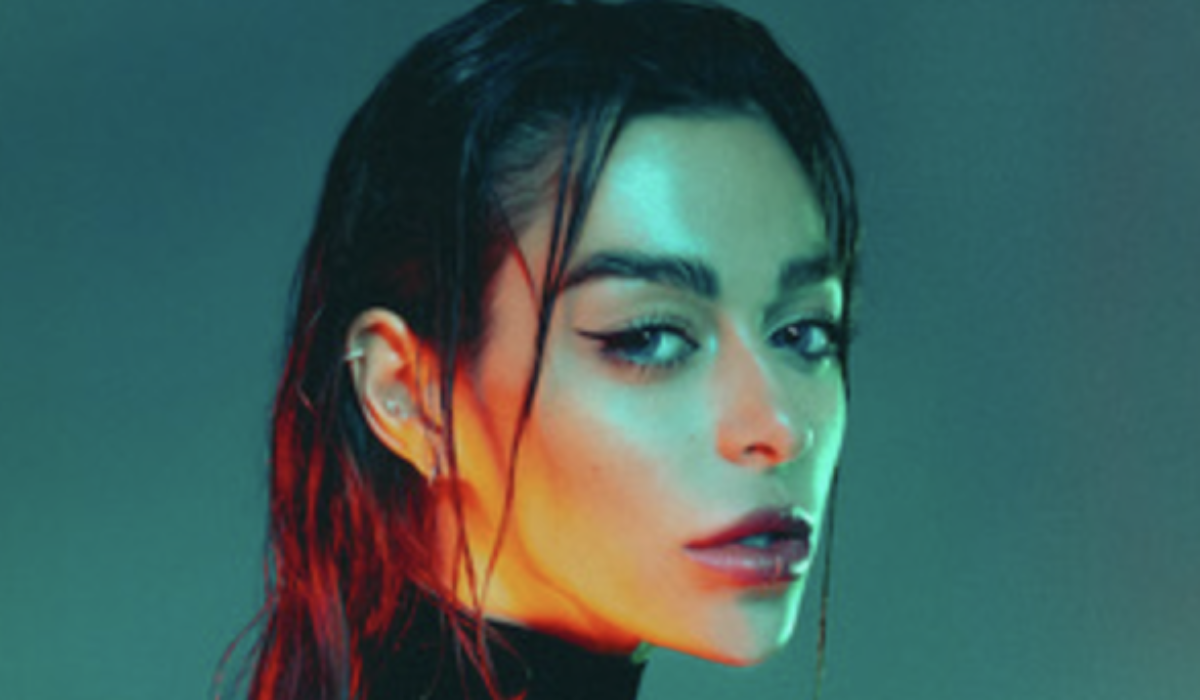 Lauren Mia releases spectacular debut album – RE:BIRTH img