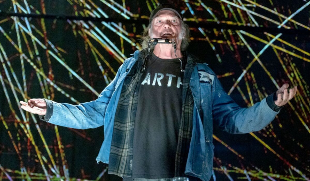 Neil Younger performs ‘The Star-Spangled Banner’ for brand spanking new ‘Stand For Peace’ video img