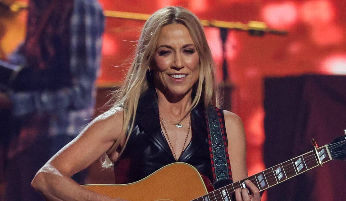 Sheryl Crow announces new album, shares single ‘Alarm Clock’ img