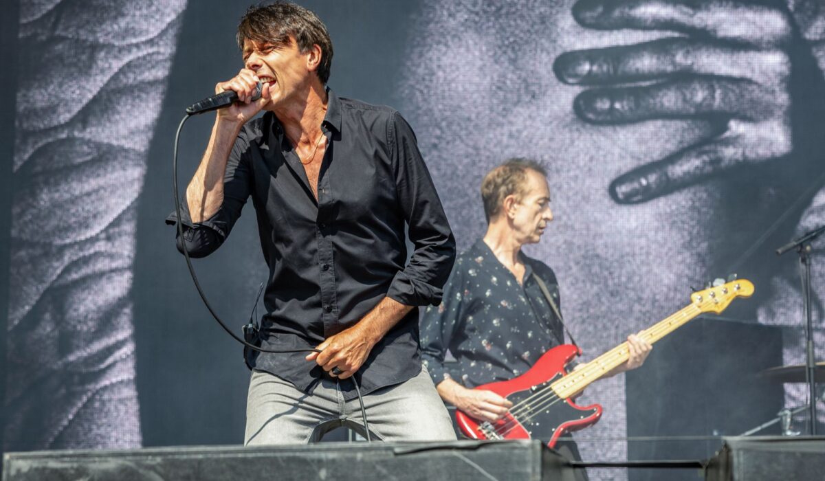 Suede share new song and detail expanded release of ‘Autofiction’ img