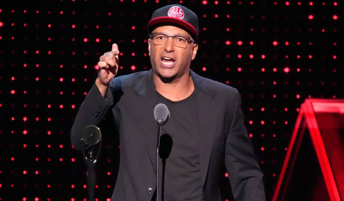 Tom Morello accepts Rage Against the Machine’s Hall of Fame induction alone img
