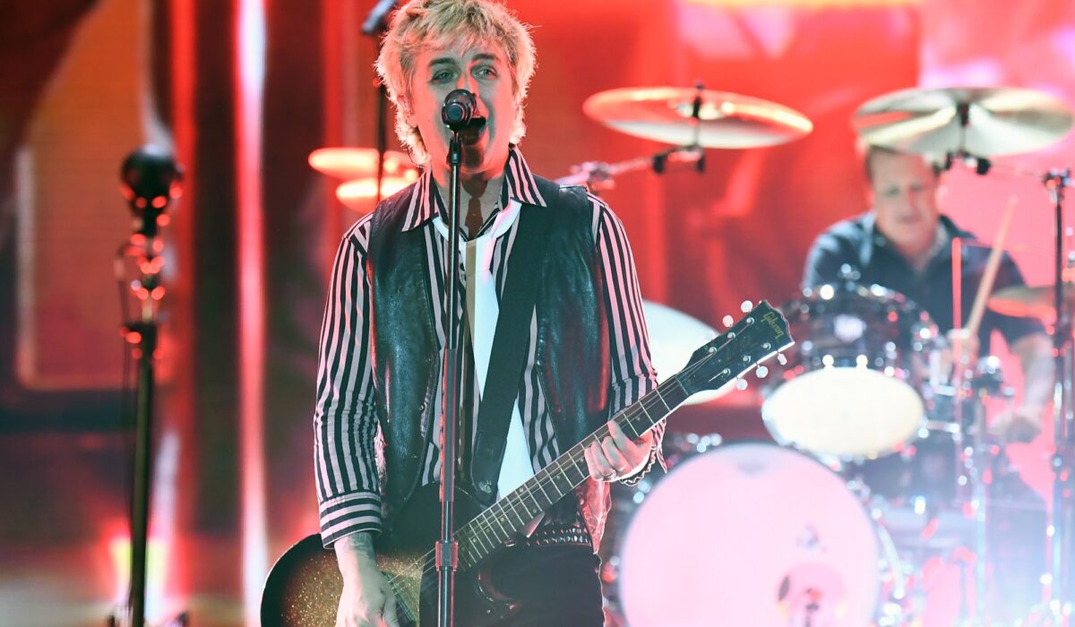Watch Green Day play surprise intimate gig in London pub img