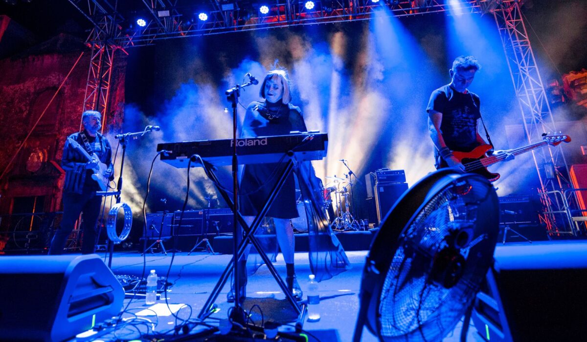 Slowdive plot 2024 North America tour img