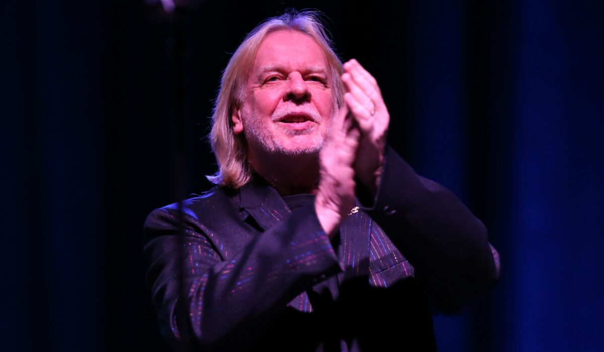 Former Sure keyboardist Rick Wakeman broadcasts last solo tour img
