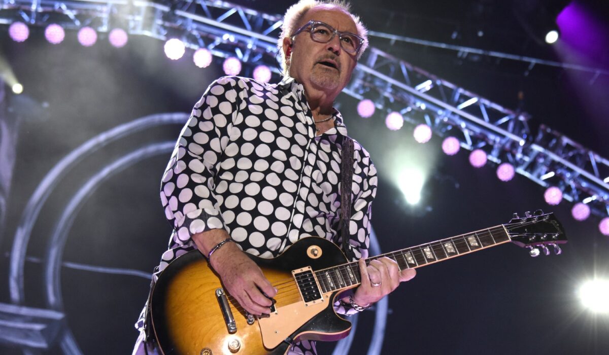 Foreigner founder Mick Jones reveals he has been battling Parkinson’s illness for “a number of years” img
