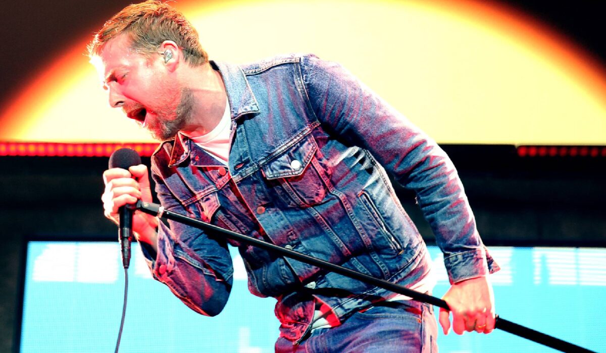Leeds United followers go viral for mass Kaiser Chiefs sing-along after victory over Leicester img