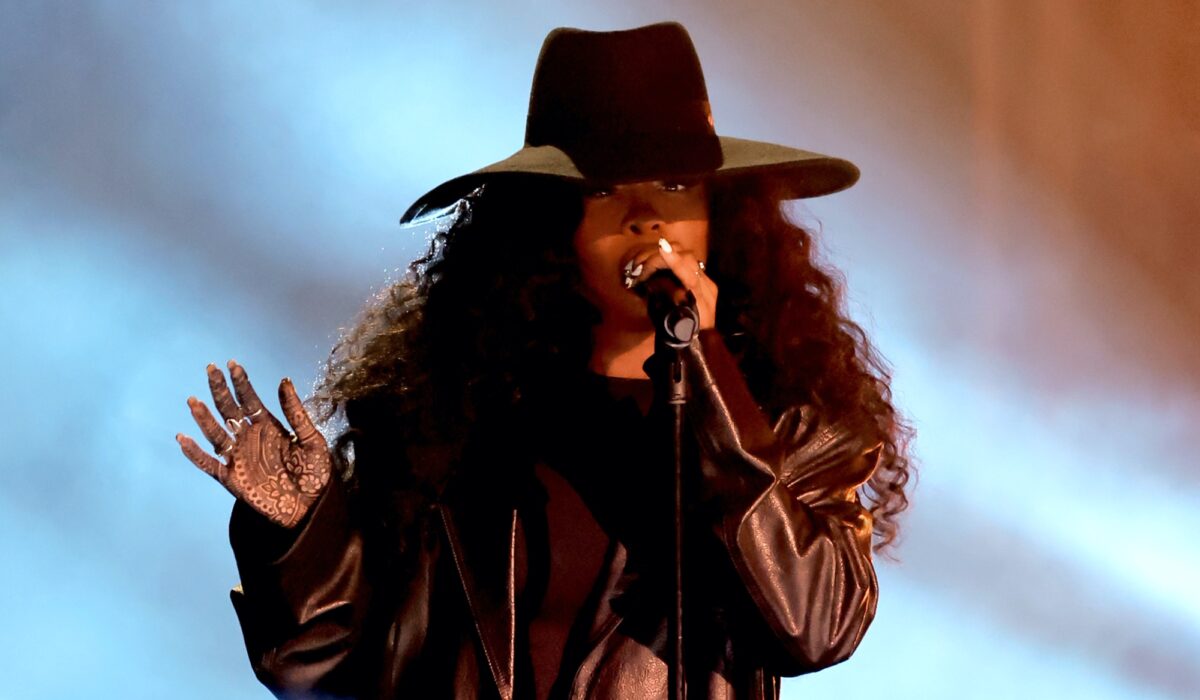 SZA shares dreamy new single ‘Saturn’ img