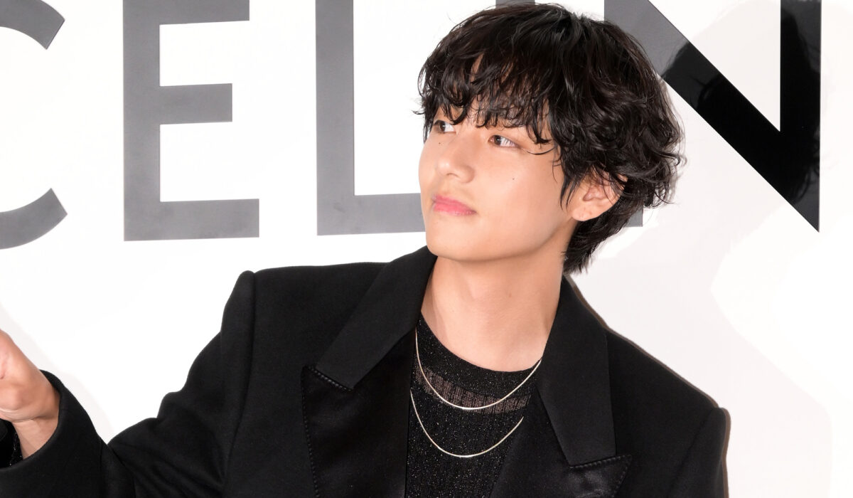 BTS’ V is surrounded by {couples} in his new MV for ‘Fri(finish)s’ img