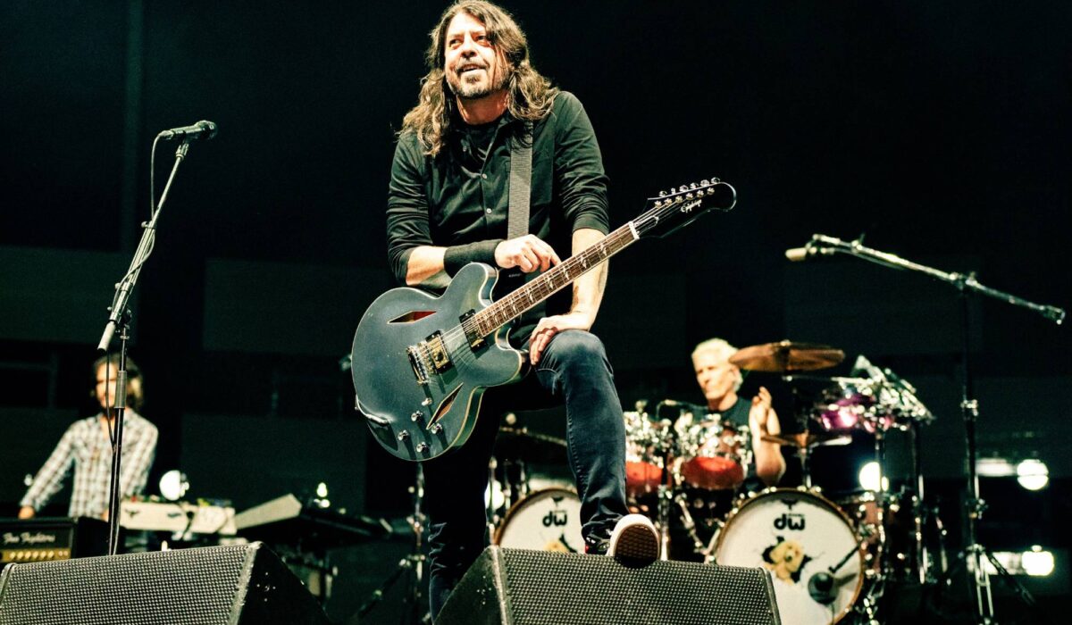 Dave Grohl and Epiphone launch DG-335 signature mannequin guitar img