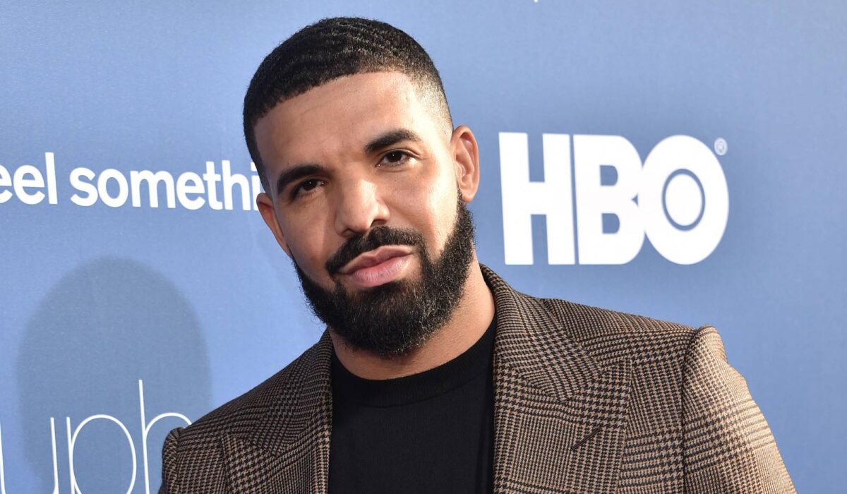 Drake guarantees fan at gig to repay late mom’s $160k mortgage img