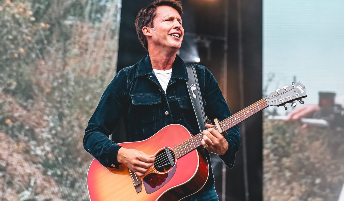 James Blunt “humiliated” by “generic” AI variations of his lyrics img