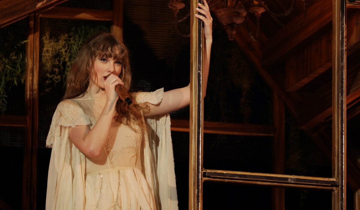 Taylor Swift pronounces last variant of ‘Tortured Poets Division’ img