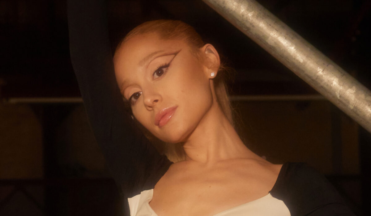 Watch Ariana Grande carry out two new ‘Everlasting Sunshine’ songs on ‘SNL’ img