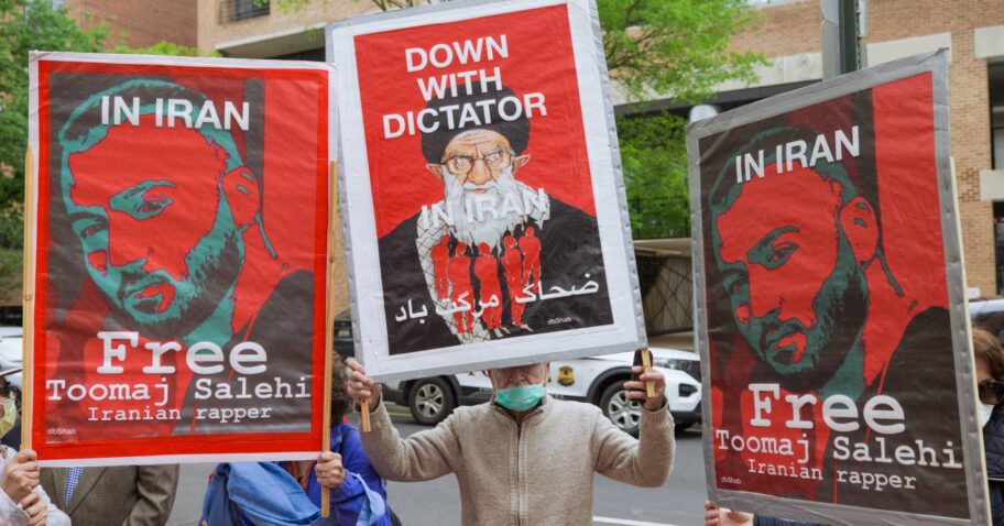 Iranian rapper Toomaj Salehi sentenced to demise for protesting towards authorities img