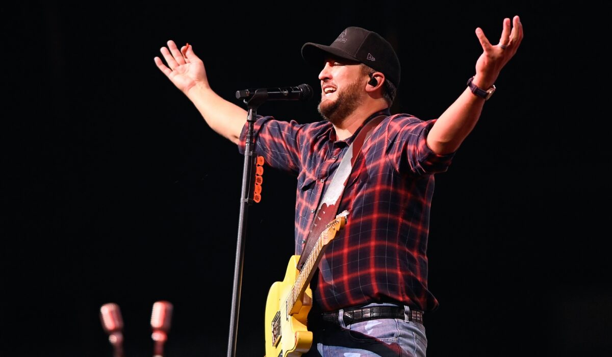 Luke Bryan falls on stage after slipping on fan’s telephone img