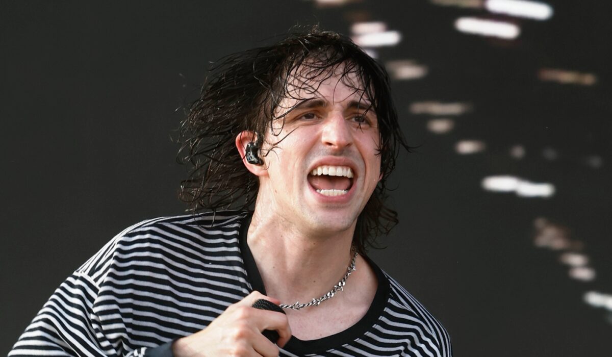 Porter Robinson pronounces new album ‘SMILE! :D’ with euphoric single ‘Knock Your self Out XD’ img