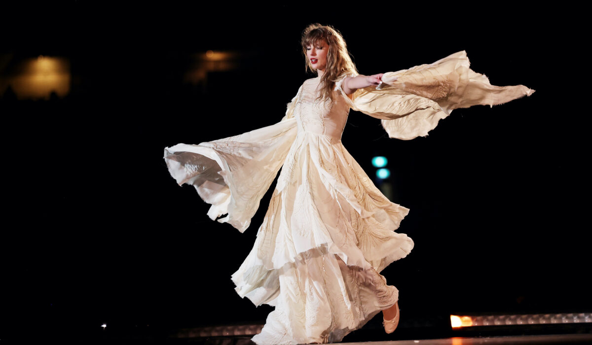 Taylor Swift teases lyrics from ‘The Tortured Poets Division’ img