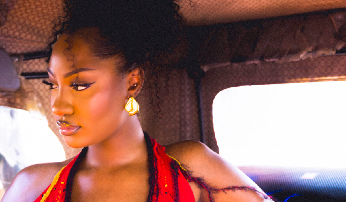 Tems pays homage to Seyi Sodimu on new single, ‘Love Me Jeje’ img