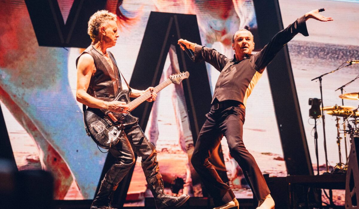 Watch Depeche Mode play last present of ‘Memento Mori’ world tour img