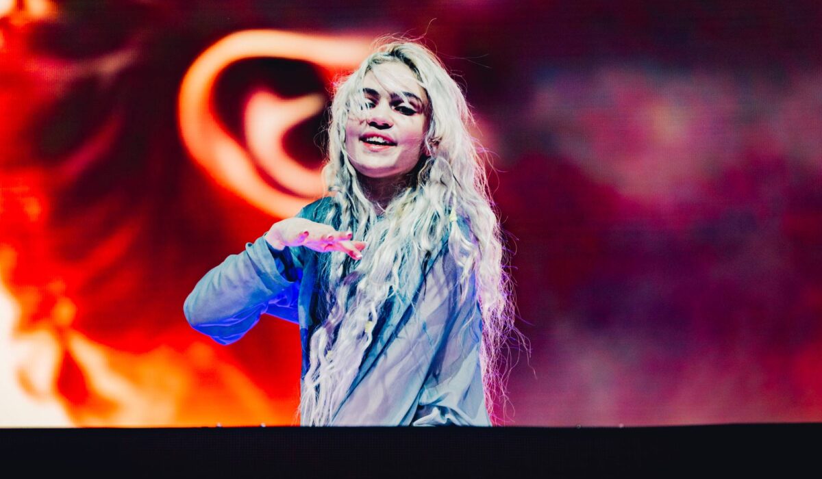 Grimes shares mom’s plea for Elon Musk to let their kids see their great-grandmother img