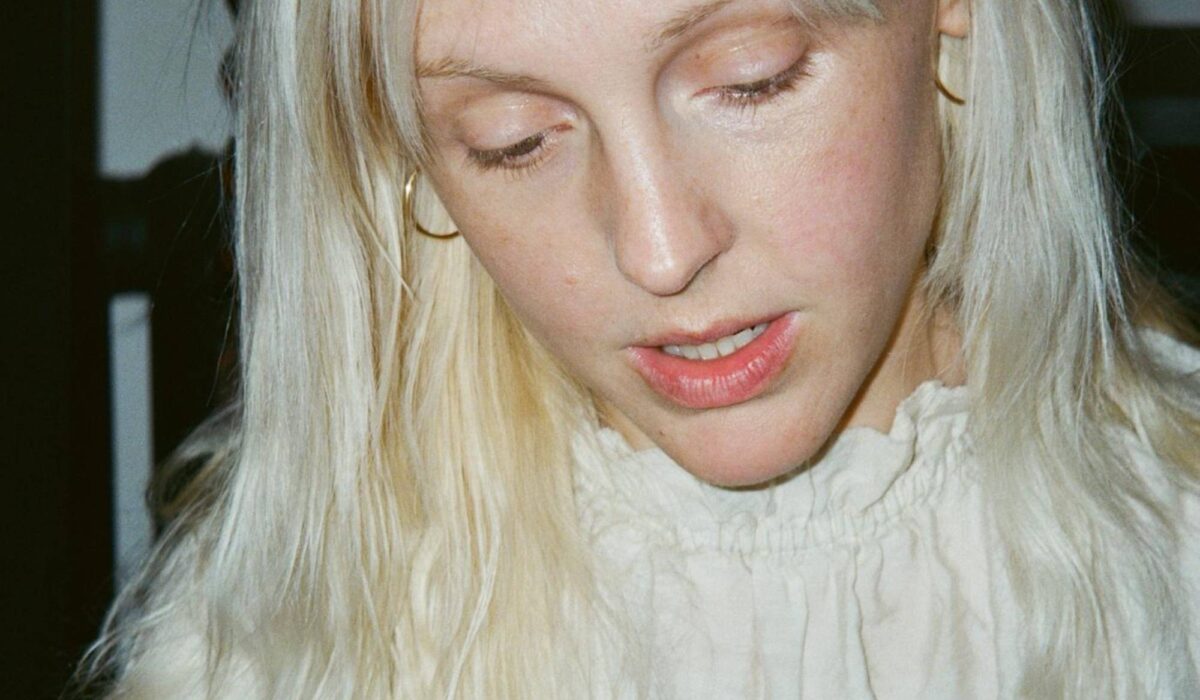 Laura Marling proclaims new album ‘Patterns In Repeat’ with tender single ‘Patterns’ img