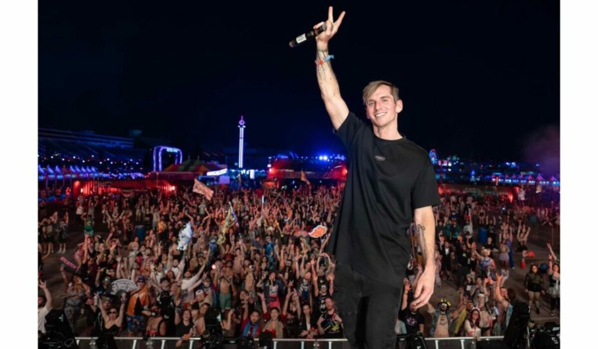 SOREN continues scorching streak with ‘ON MY OWN’ – Dancing Astronaut img
