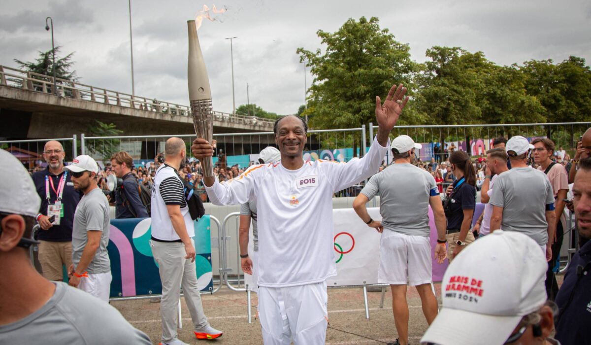 Watch Snoop Dogg carry the Olympic torch by way of Paris img