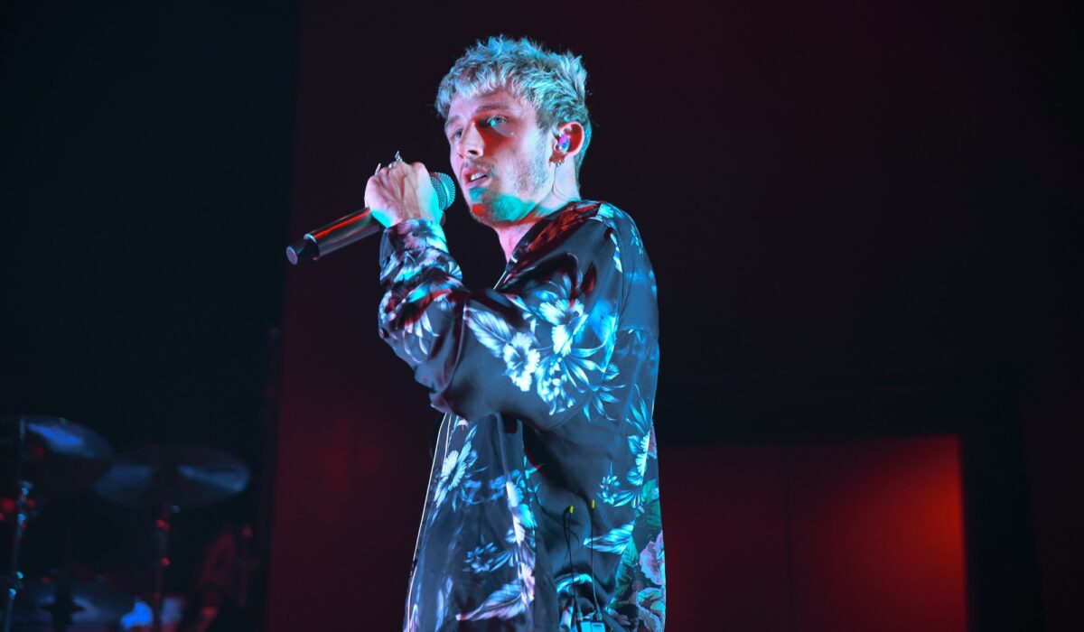 Machine Gun Kelly says he misplaced $50,000 taking part in Blackjack in Las Vegas img