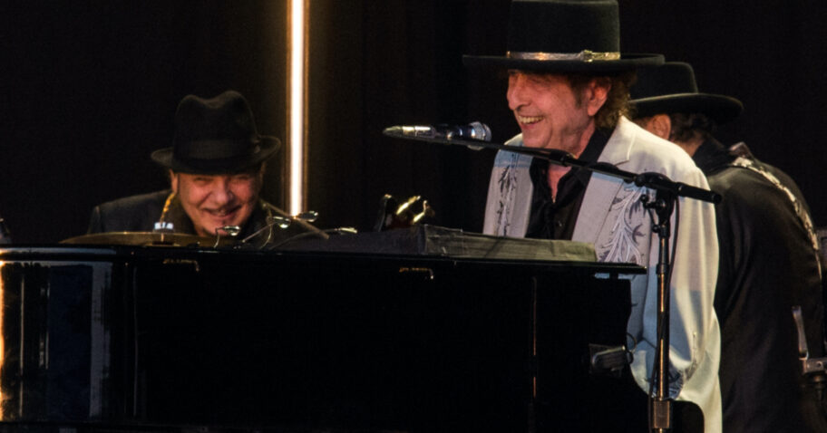 Bob Dylan releases additional tickets for London Royal Albert Corridor exhibits img