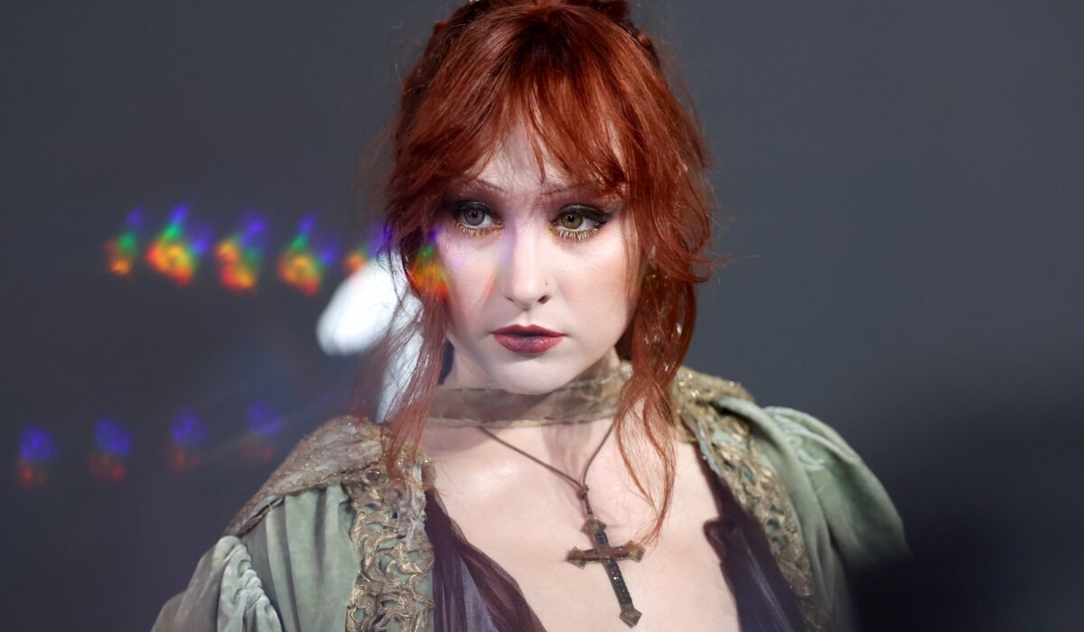 Chappell Roan snaps again at VMAs photographer who seemingly instructed her to “shut the fuck up” img