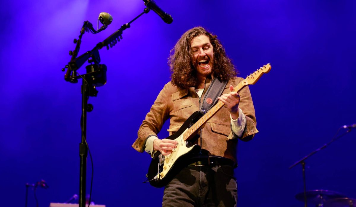 Watch Hozier carry out ‘Too Candy’ and canopy The Pogues’ ‘Fairytale of New York’ on ‘SNL’ img