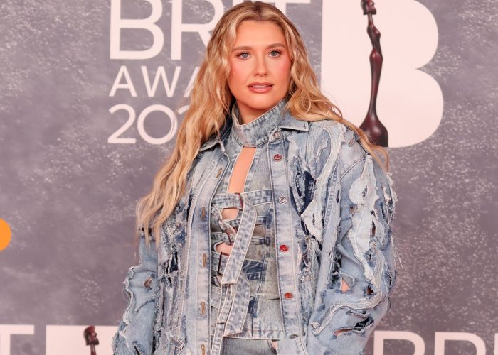 Ella Henderson on love of Lola Younger and “unapologetic” new music: “That is who I’m” img