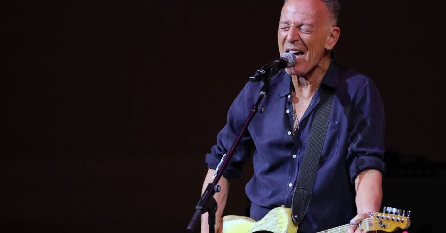 Bruce Springsteen hits out at Donald Trump at Manchester present img