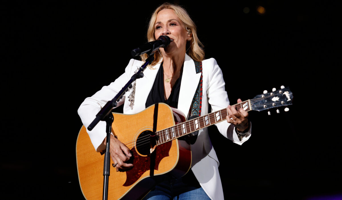 Sheryl Crow says armed intruder invaded her house after she bought her Tesla img