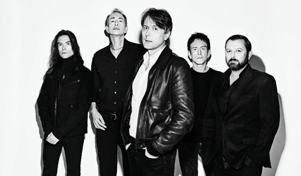 Suede return with ‘Disintegrate’ to announce new album ‘Antidepressants’ and London Southbank takeover img