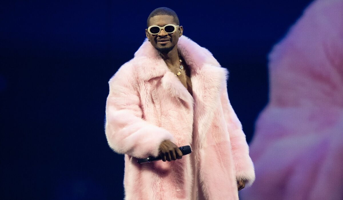 Usher avoids “emergency” after making an attempt to feed cherry to fan who was allergic img