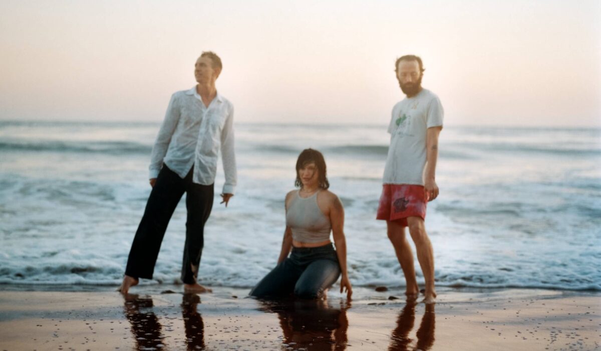 Huge Thief announce new album ‘Double Infinity’ with atmospheric single ‘Incomprehensible’ img